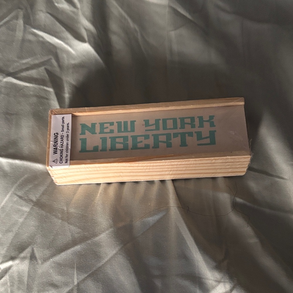 New York Liberty case of dominos